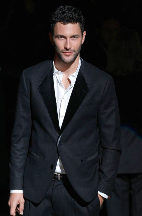 noah mills male gaze.